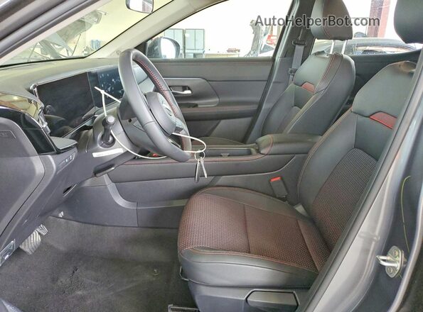 3N8AP6DA3TL381148 2026 NISSAN KICKS Серый Вид салона спереди