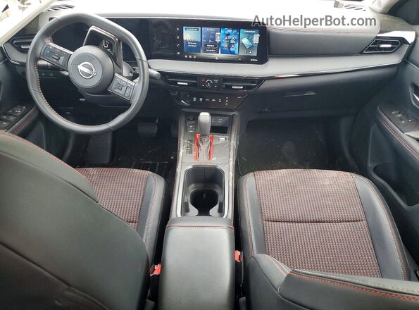 3N8AP6DA4TL303025 2026 NISSAN KICKS Зеленый Вид панели приборов