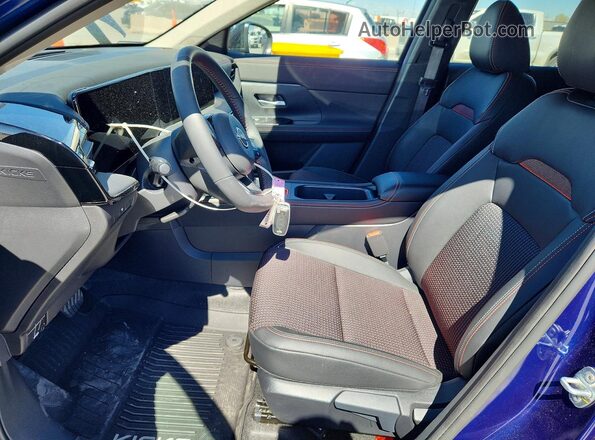 3N8AP6DB7TL321690 2026 NISSAN KICKS Blue Widok wnętrza z przodu