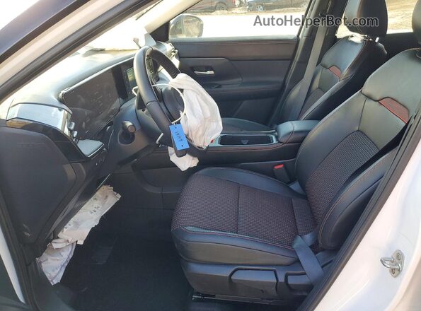 3N8AP6DB9SL318756 2025 NISSAN KICKS Белый Вид салона спереди