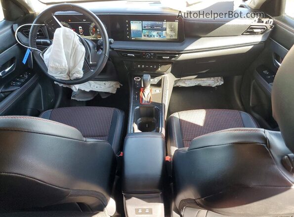 3N8AP6DB9SL318756 2025 NISSAN KICKS Белый Вид панели приборов