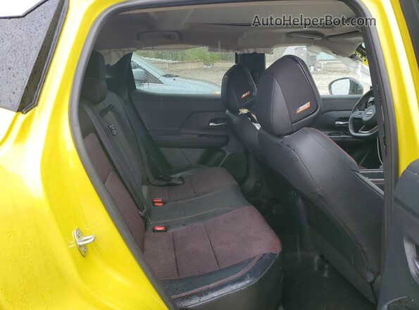 3N8AP6DD8SL404559 2025 NISSAN KICKS Yellow Вид задніх сидінь