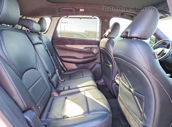 3PCAJ5M32KF105291 2019 INFINITI QX50 White Widok wnętrza z tyłu