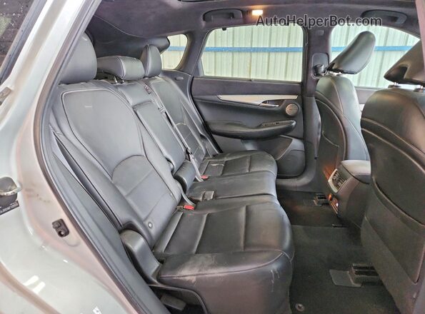 3PCAJ5M34KF105938 2019 INFINITI QX50 Silver Widok wnętrza z tyłu