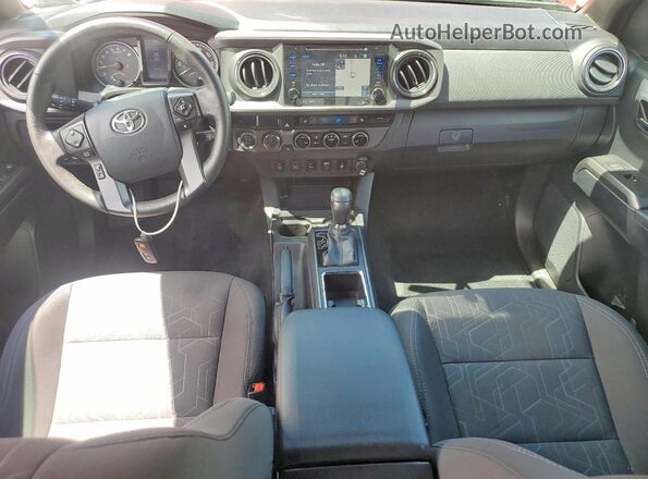 3TMCZ5AN0HM107763 2017 TOYOTA TACOMA Red Widok deski rozdzielczej