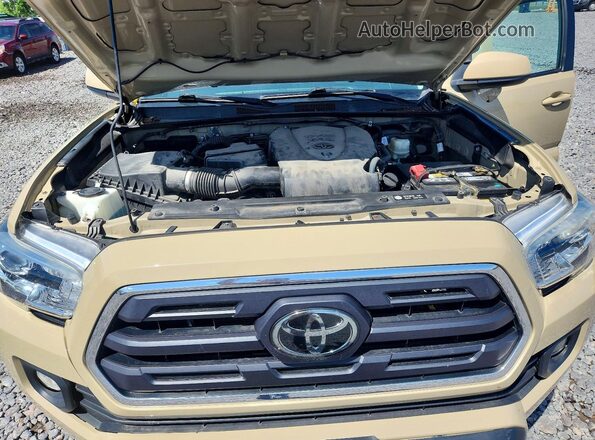 3TMCZ5AN0JM175809 2018 TOYOTA TACOMA Tan Vista interior trasera