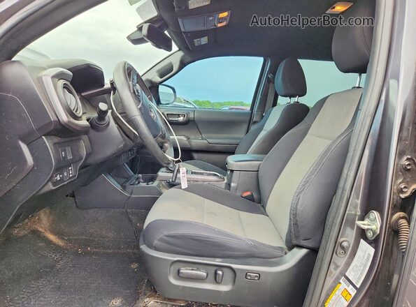 3TMCZ5AN5LM317719 2020 TOYOTA TACOMA Серый Вид салона спереди