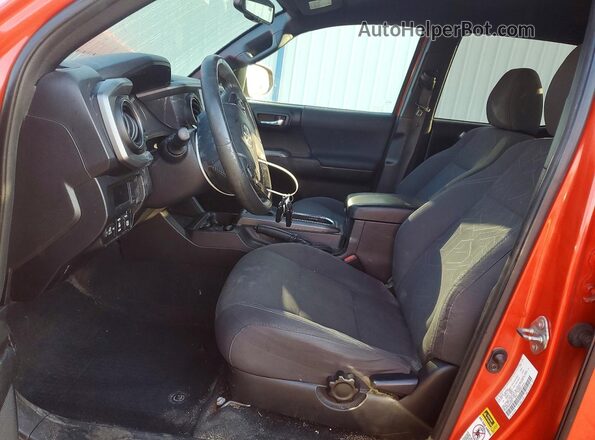 3TMCZ5AN9HM058367 2017 TOYOTA TACOMA Orange Vista interior delantera