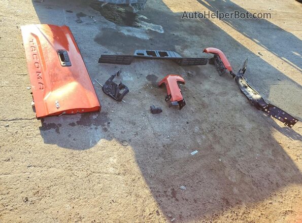 3TMCZ5AN9HM058367 2017 TOYOTA TACOMA Orange Vista del compartimento del motor