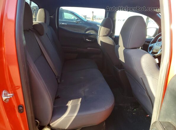 3TMCZ5AN9HM058367 2017 TOYOTA TACOMA Orange Vista de los asientos traseros