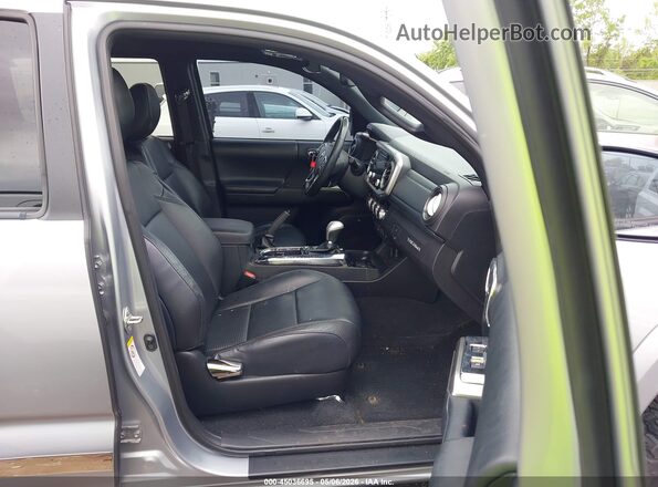 3TMGZ5AN6JM187612 2018 TOYOTA LIMITED Серебряный Вид салона спереди
