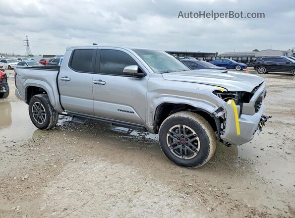 3TMKB5FN3TM054252 2026 TOYOTA TACOMA Серебряный Передняя правая четверть