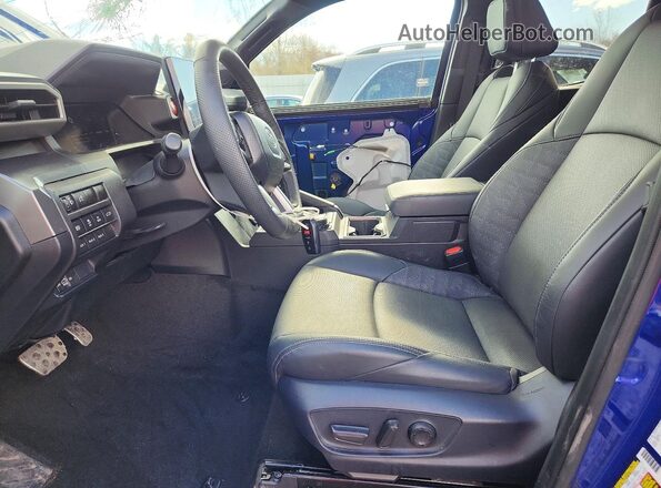 3TMLB5JN8RM037337 2024 TOYOTA TACOMA Синий Вид салона спереди