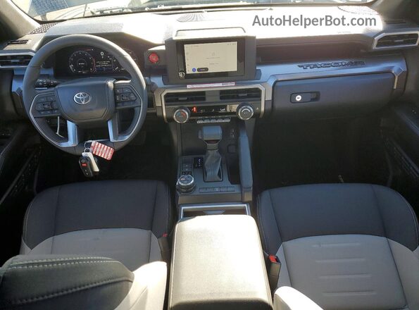 3TMLB5JN8TM227582 2026 TOYOTA TACOMA Серый Вид панели приборов