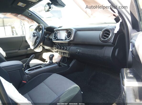 3TYCZ5AN5PT167928 2023 TOYOTA TACOMA Серебряный Вид салона спереди