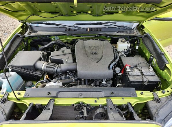 3TYCZ5AN8PT139847 2023 TOYOTA TACOMA Green Vista interior trasera