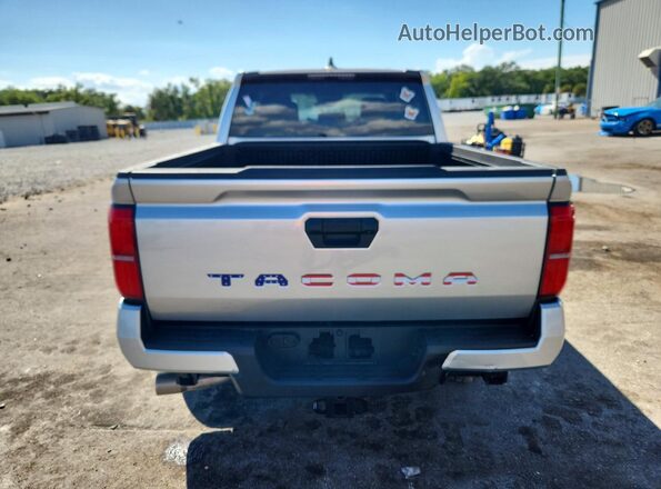 3TYKB5FN1ST023598 2025 TOYOTA TACOMA Silver Вид ззаду