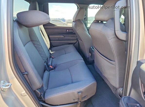 3TYKB5FN1ST023598 2025 TOYOTA TACOMA Silver Вид задніх сидінь
