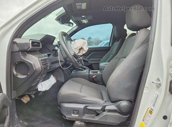 3TYKB5FN9RT002069 2024 TOYOTA TACOMA White Widok wnętrza z przodu