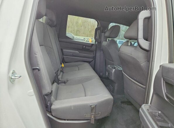 3TYKB5FN9RT002069 2024 TOYOTA TACOMA White Widok tylnych siedzeń
