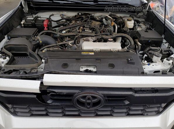 3TYLB5JN1RT023638 2024 TOYOTA TACOMA White Vista interior trasera