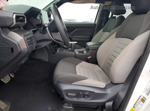 3TYLB5JN1RT023638 2024 TOYOTA TACOMA White Vista interior delantera