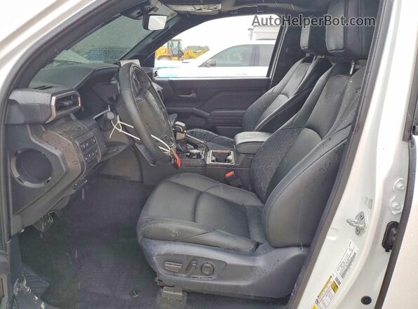 3TYLC5LN5RT011714 2024 TOYOTA TACOMA White Front interior view