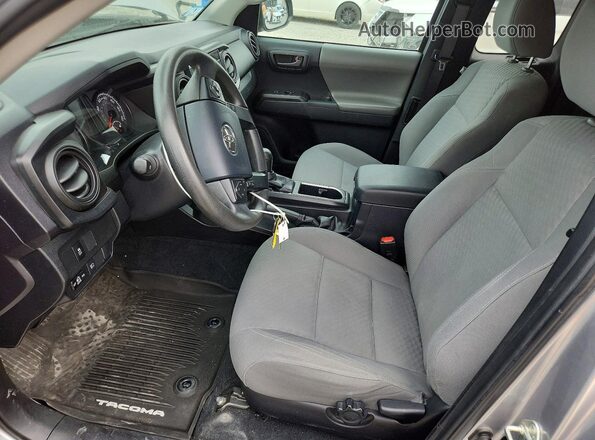 3TYSX5EN8LT002445 2020 TOYOTA TACOMA Серебряный Вид салона спереди