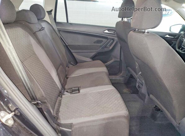 3VV0B7AX0JM157381 2018 VOLKSWAGEN TIGUAN Черный Вид задней части салона