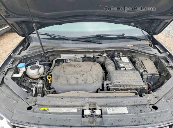 3VV0B7AX3LM102958 2020 VOLKSWAGEN TIGUAN Black Vista del compartimento del motor