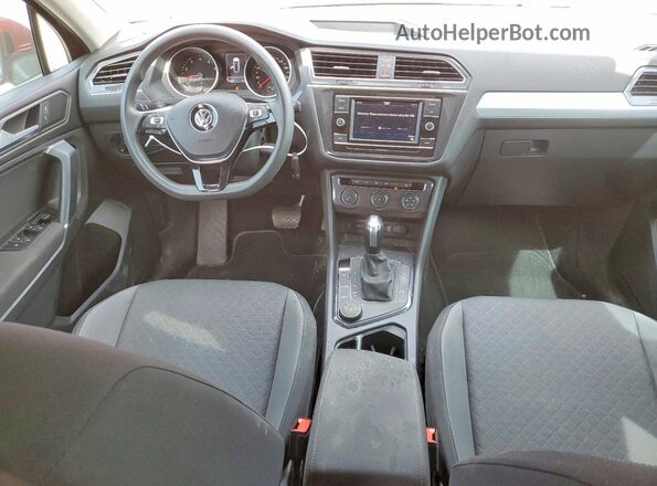 3VV0B7AX3LM123227 2020 VOLKSWAGEN TIGUAN Red Vista del salpicadero