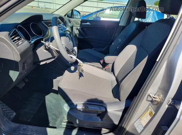 3VV0B7AX4LM058159 2020 VOLKSWAGEN TIGUAN Silver Вид салону спереду