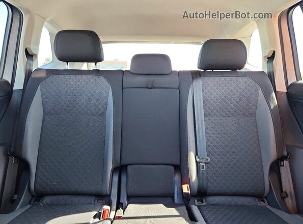 3VV0B7AX4LM058159 2020 VOLKSWAGEN TIGUAN Silver Вид задніх сидінь
