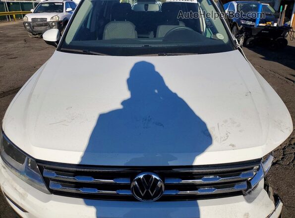 3VV0B7AX5JM028455 2018 VOLKSWAGEN TIGUAN White Вид підкапотного простору