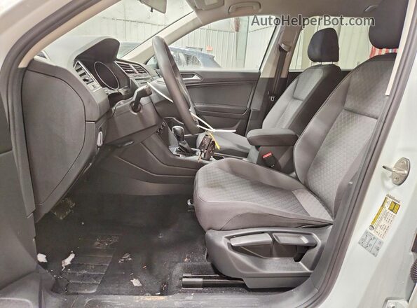 3VV0B7AX6LM095875 2020 VOLKSWAGEN TIGUAN White წინა სალონის ხედი