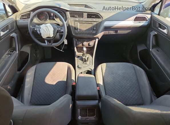 3VV0B7AX8JM018454 2018 VOLKSWAGEN TIGUAN Blue Вид панелі приладів
