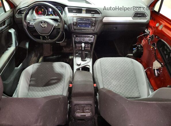 3VV0B7AX8JM079318 2018 VOLKSWAGEN TIGUAN Оранжевый Вид панели приборов