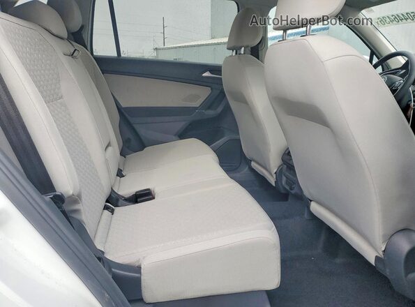 3VV0B7AX8LM176084 2020 VOLKSWAGEN TIGUAN Белый Вид задней части салона