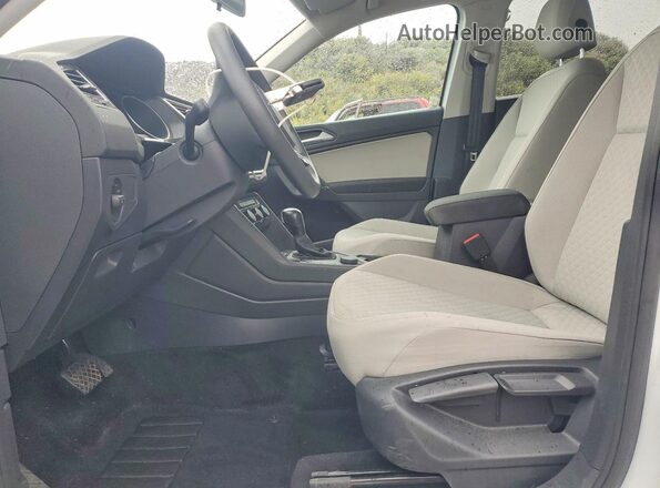 3VV0B7AX8LM176084 2020 VOLKSWAGEN TIGUAN Белый Вид салона спереди