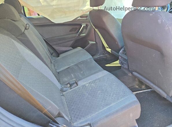 3VV0B7AX9JM142586 2018 VOLKSWAGEN TIGUAN Синий Вид задней части салона