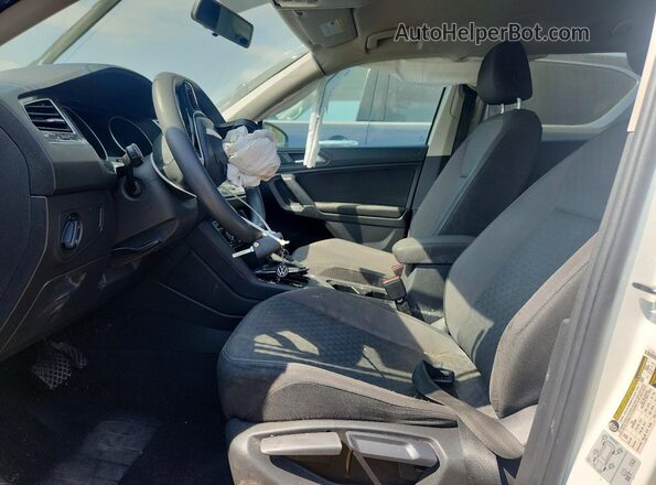 3VV1B7AX0LM043467 2020 VOLKSWAGEN TIGUAN Белый Вид салона спереди