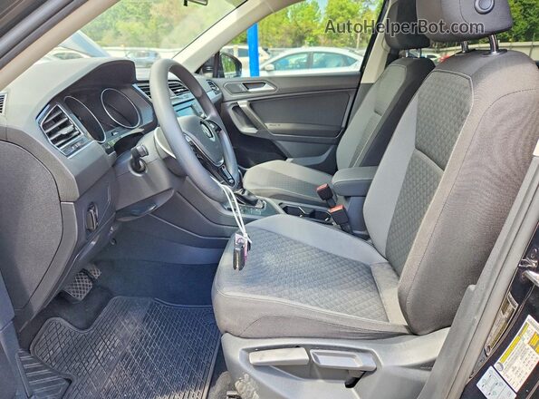 3VV1B7AX5MM080743 2021 VOLKSWAGEN TIGUAN Черный Вид салона спереди