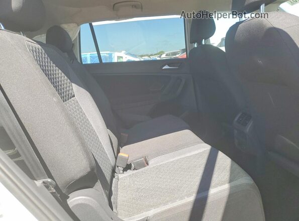 3VV1B7AX6KM142793 2019 VOLKSWAGEN TIGUAN White Widok wnętrza z tyłu