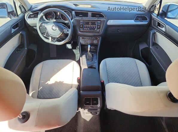 3VV1B7AXXJM123792 2018 VOLKSWAGEN TIGUAN Gray Widok deski rozdzielczej