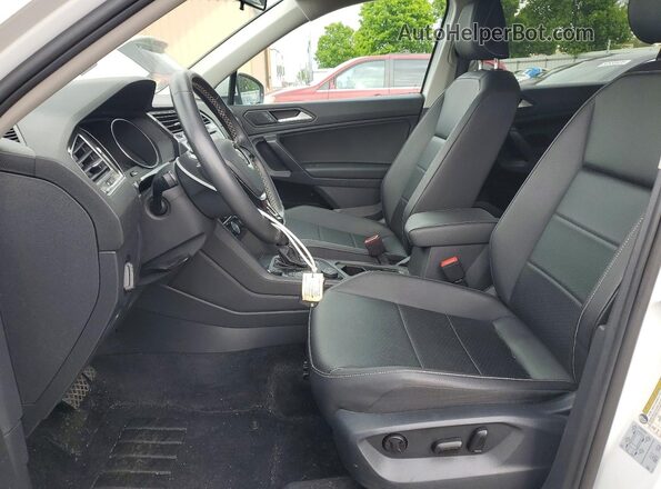 3VV2B7AX0MM071677 2021 VOLKSWAGEN TIGUAN White Vista interior delantera