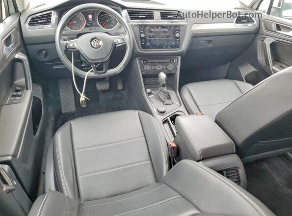 3VV2B7AX0MM071677 2021 VOLKSWAGEN TIGUAN White Vista del salpicadero