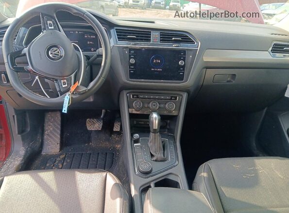 3VV2B7AX0MM123003 2021 VOLKSWAGEN TIGUAN Красный Вид панели приборов