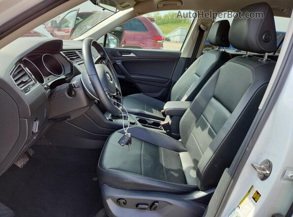 3VV2B7AX1KM106112 2019 VOLKSWAGEN TIGUAN White Вид салону спереду