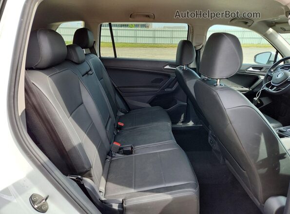 3VV2B7AX1KM106112 2019 VOLKSWAGEN TIGUAN White Вид задньої частини салону