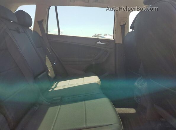 3VV2B7AX1KM124724 2019 VOLKSWAGEN TIGUAN Белый Вид задней части салона